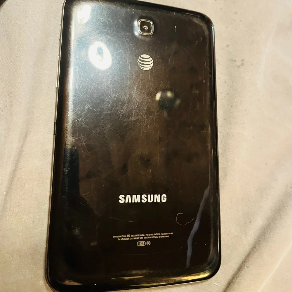 Samsung Galaxy 3 Tablet 7” 16GB WORKS FINE WE JUST DON’T USE IT ANYMORE